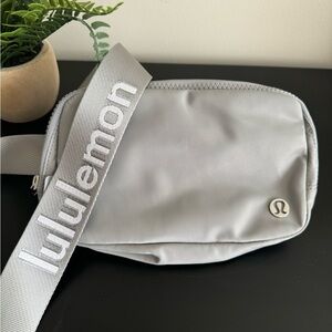 Lululemon Everywhere Belt Bag